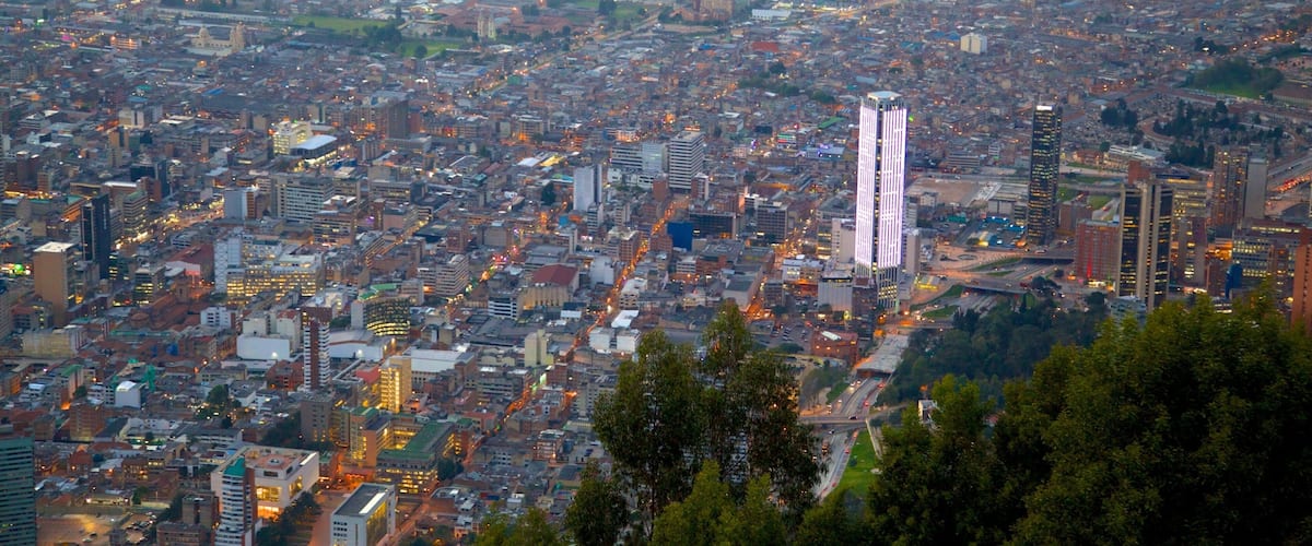 Torre Colpatria mit einem Stadt