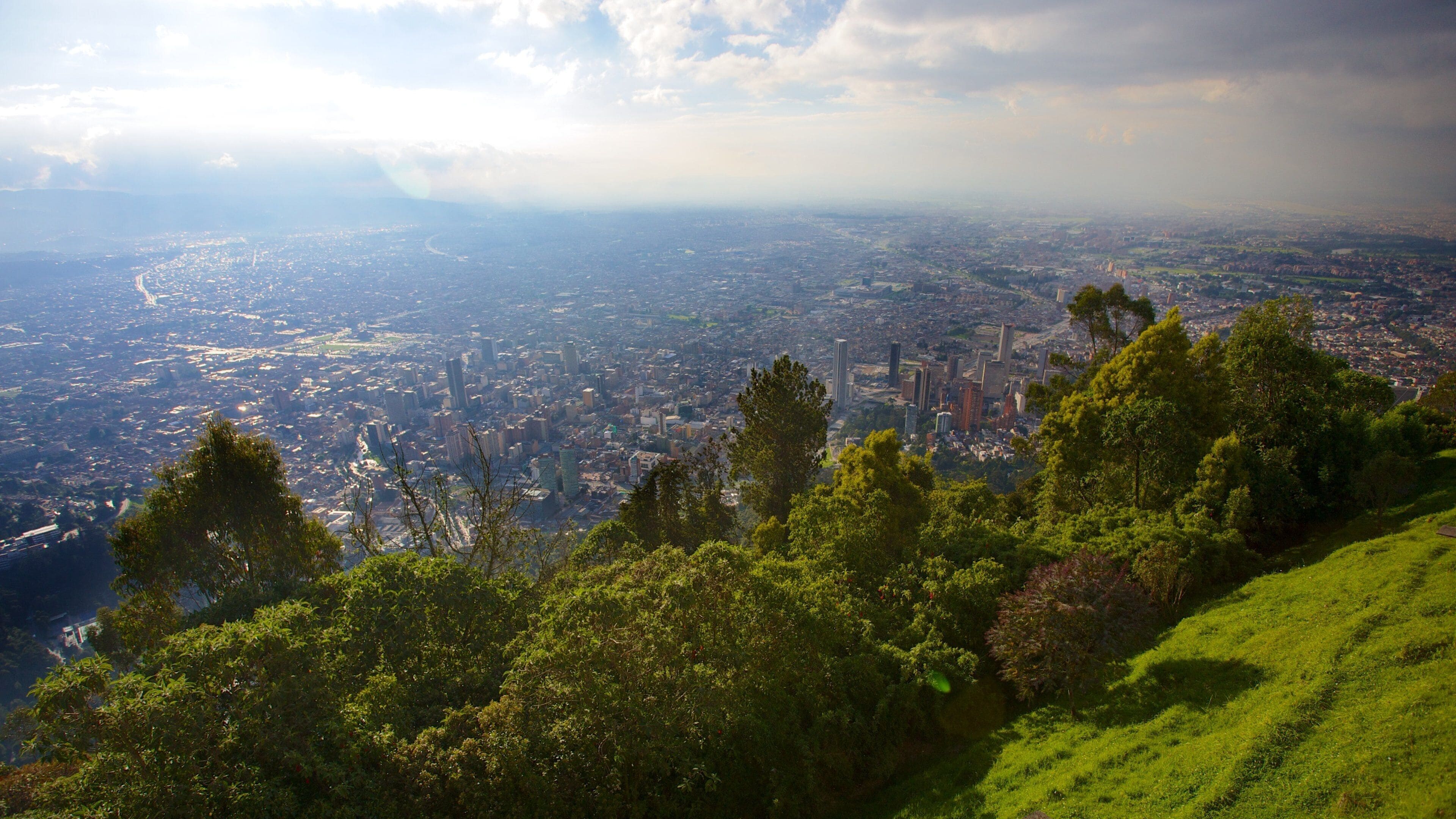 Monserrate showing a city and landscape views