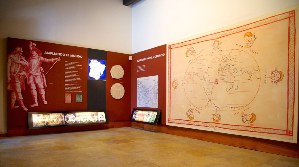 Casa de la Moneda 呈现出 行政大樓 和 內部景觀