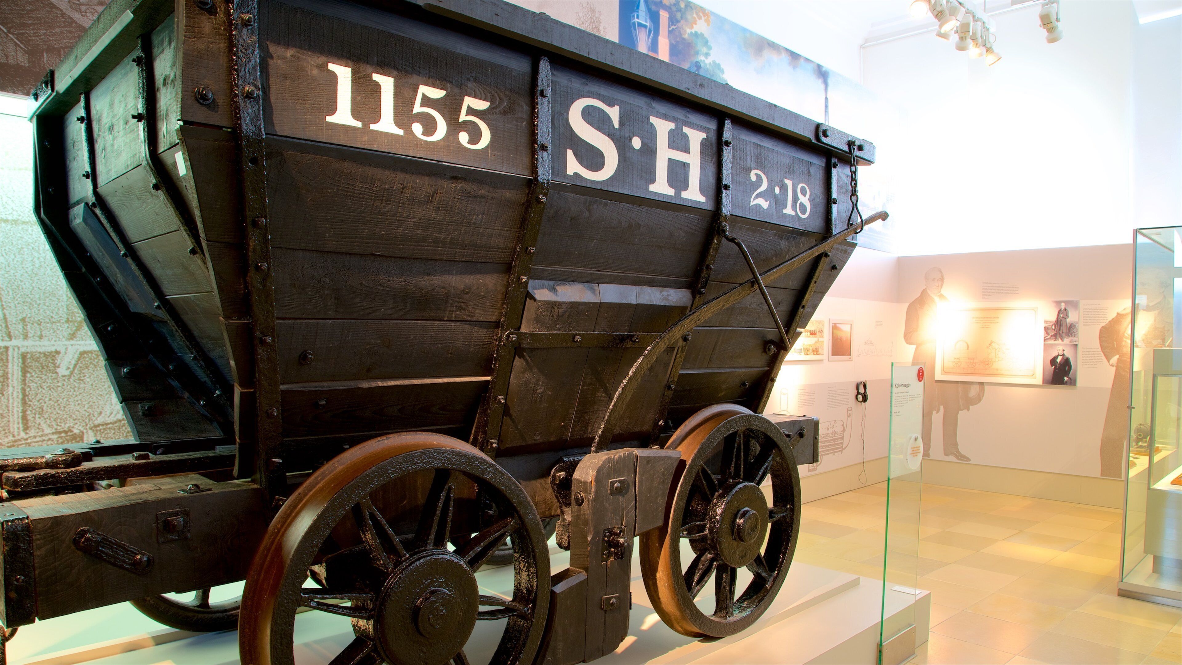 Det Tyske Nationale Jernbanemuseum som viser interiør og kulturarvsgenstande