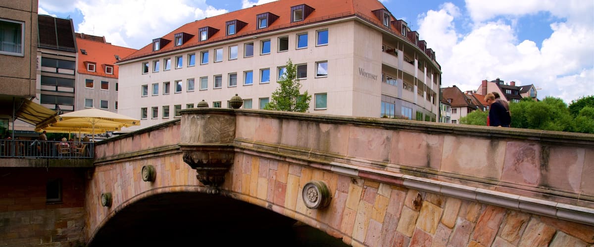Fleischbrucke mostrando un puente y elementos del patrimonio