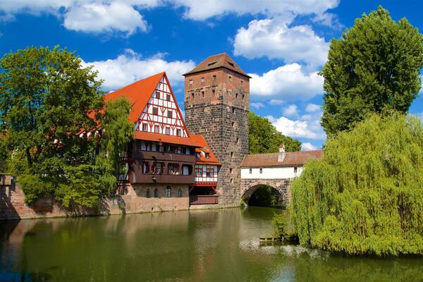Maxbrücke mit einem Brücke, Fluss oder Bach und Geschichtliches