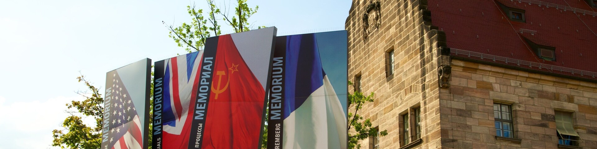 Palais de justice de Nuremberg qui includes patrimoine historique et signalisation