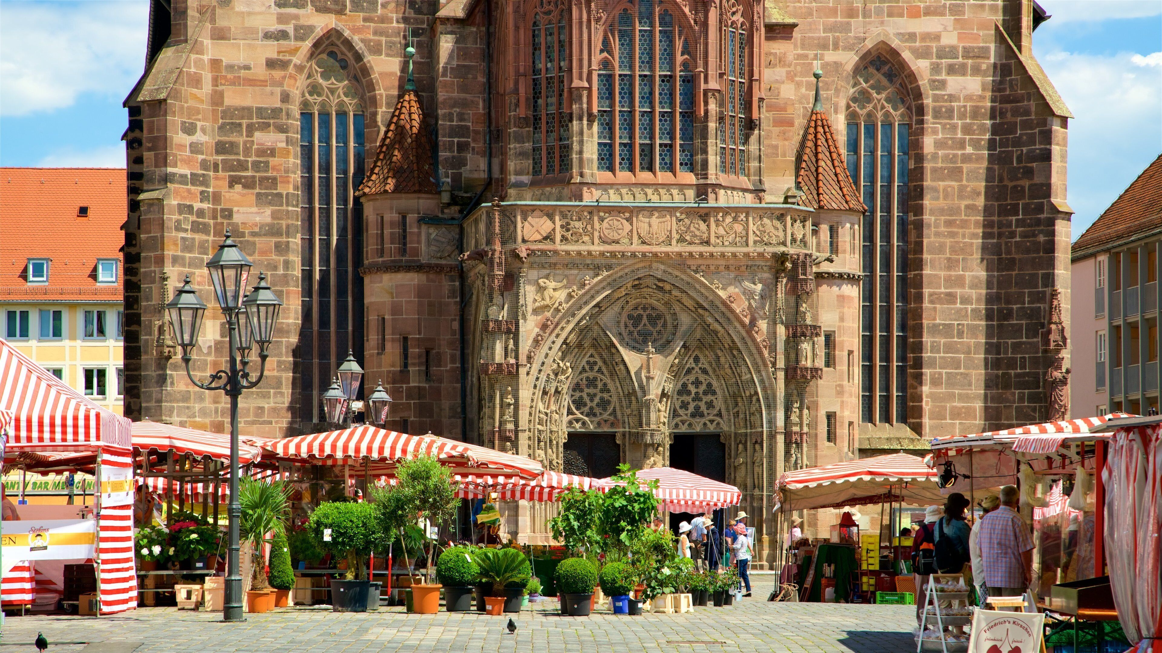 Hauptmarkt showing a church or cathedral, heritage architecture and markets