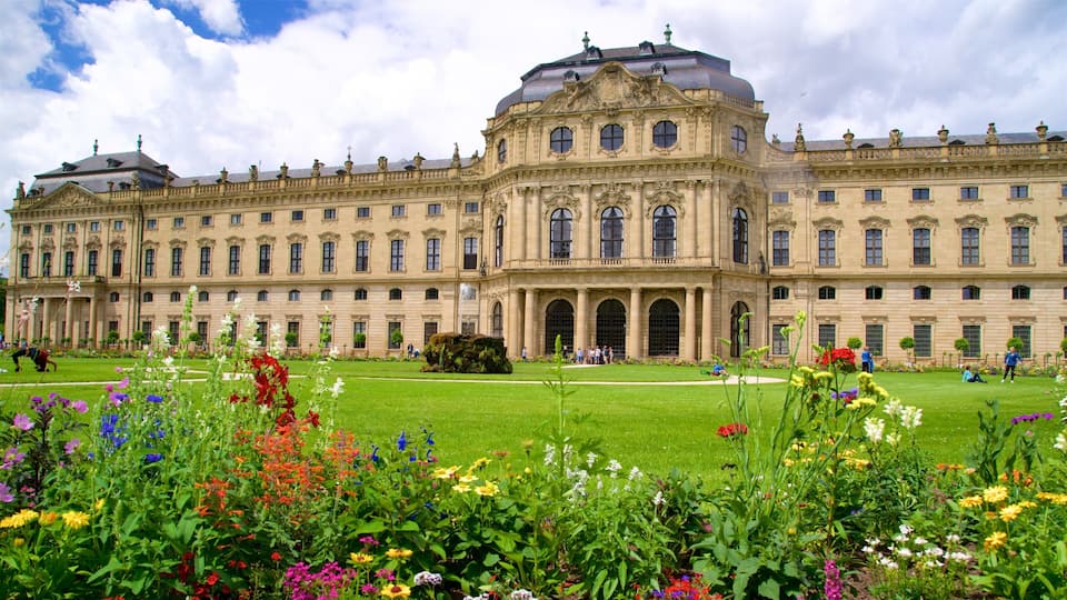 Résidence de Würzburg mettant en vedette fleurs sauvages, patrimoine architectural et jardin