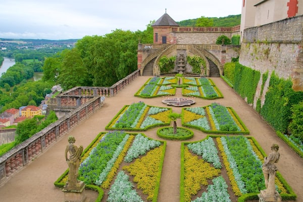 Forteresse de Marienberg mettant en vedette parc et patrimoine historique