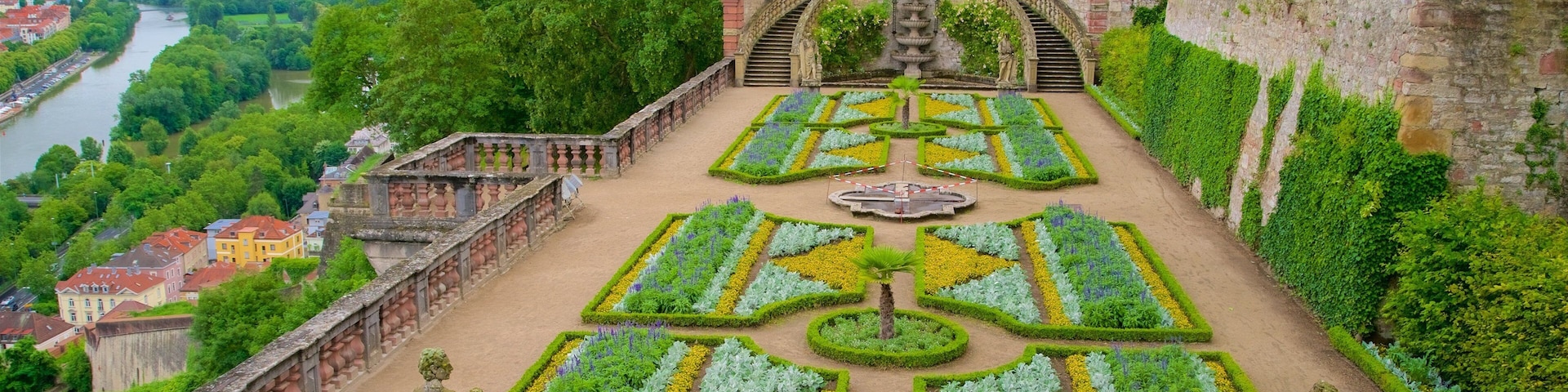 Fortaleza de Marienberg que inclui um jardim e elementos de patrimônio
