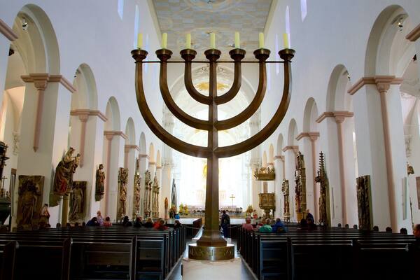 CathĂ©drale de WĂŒrzburg mettant en vedette patrimoine historique, vues intĂ©rieures et Ă©glise ou cathĂ©drale