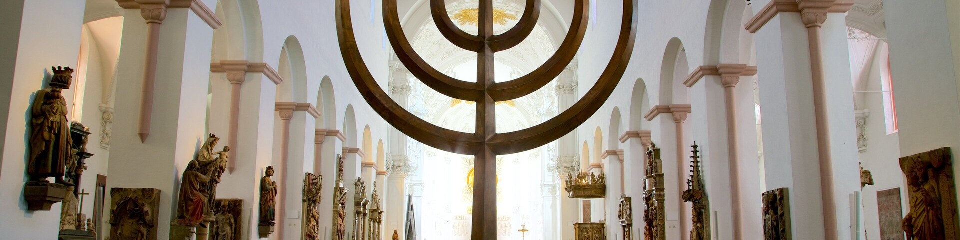 CathĂ©drale de WĂŒrzburg mettant en vedette patrimoine historique, vues intĂ©rieures et Ă©glise ou cathĂ©drale