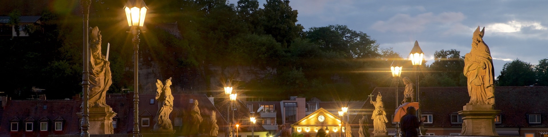 Alte Mainbruecke showing a bridge, heritage elements and a statue or sculpture