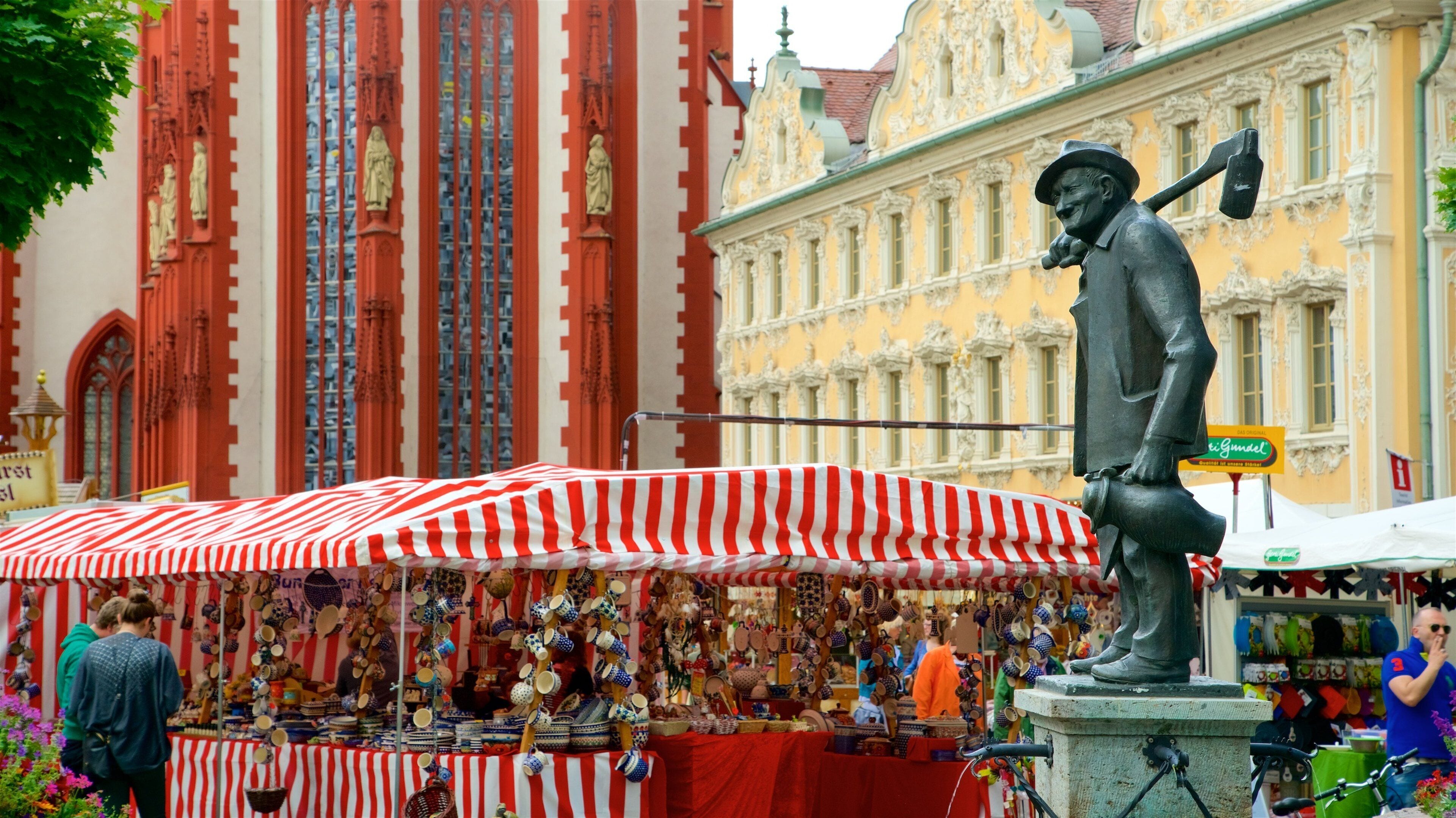 Falkenhaus showing heritage elements, markets and a statue or sculpture