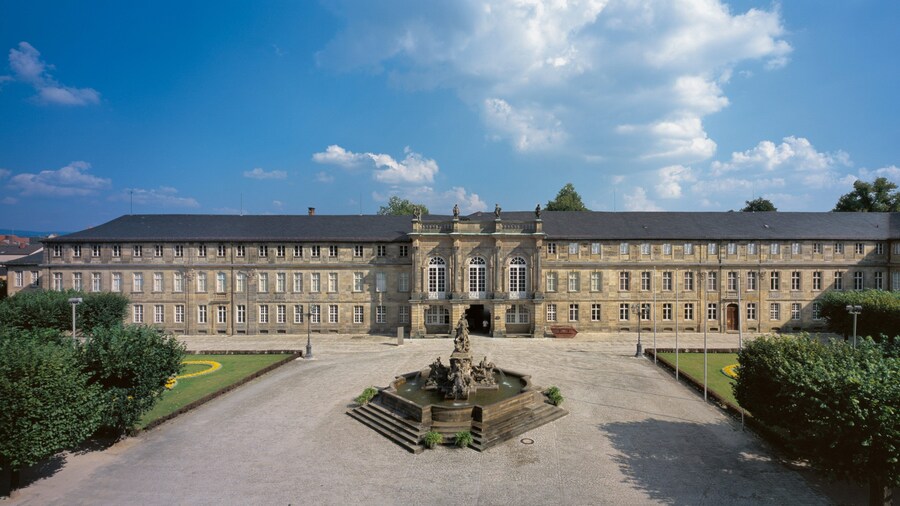Bayreuth New Palace showing heritage architecture and a fountain