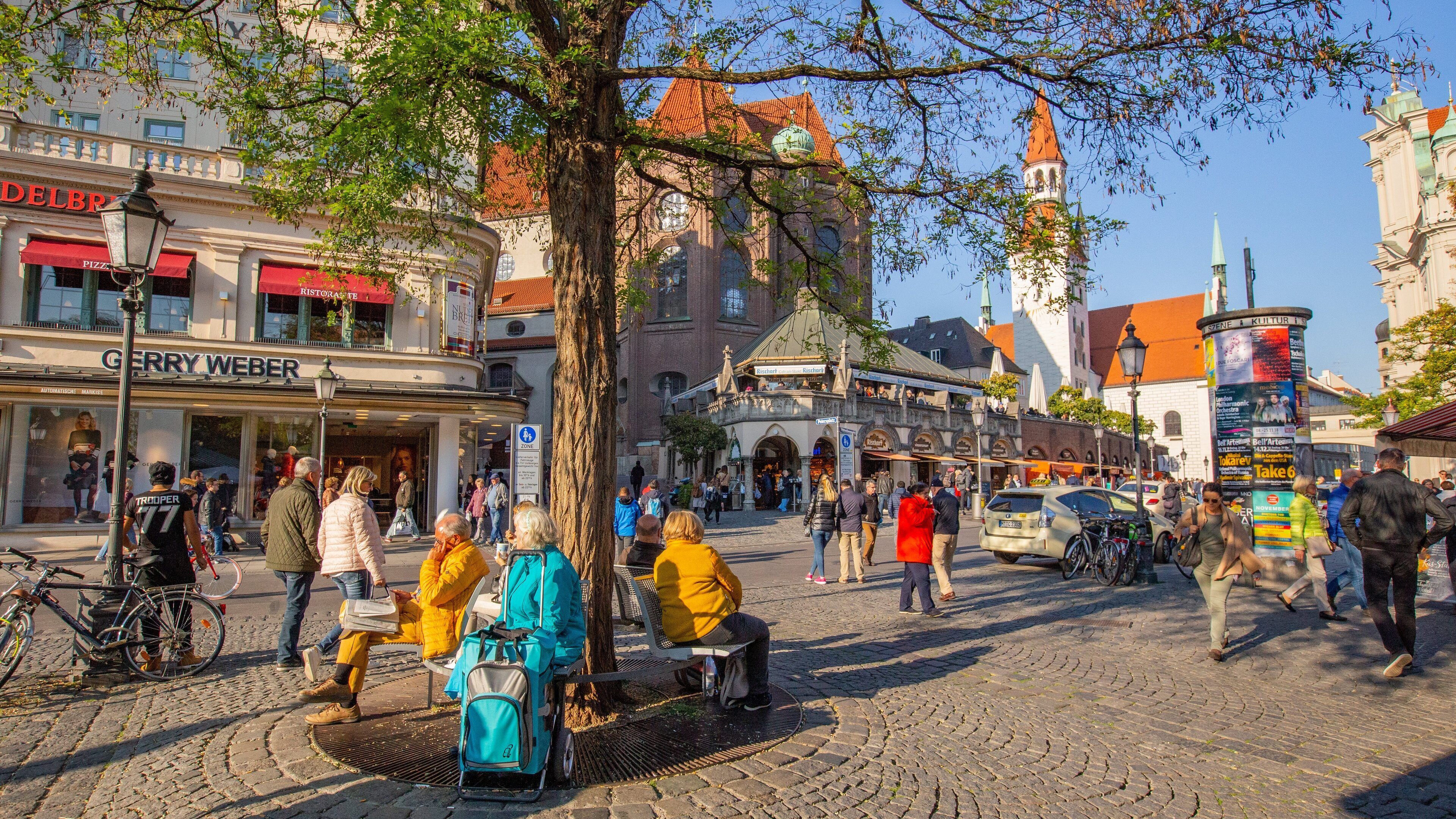 Viktualienmarkt featuring street scenes and a square or plaza