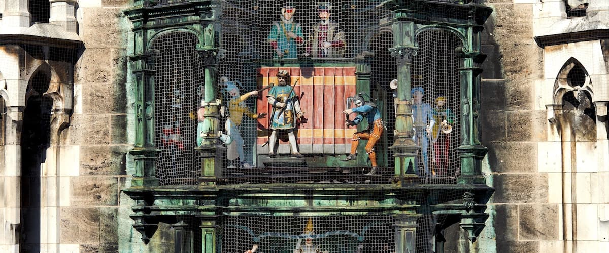 Rathaus-Glockenspiel featuring heritage elements