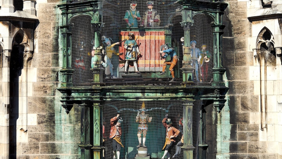 Rathaus-Glockenspiel featuring heritage elements