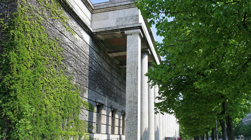 Haus der Kunst art museum, Munich, Bavaria, Germany, Europe, 28. April 2007
