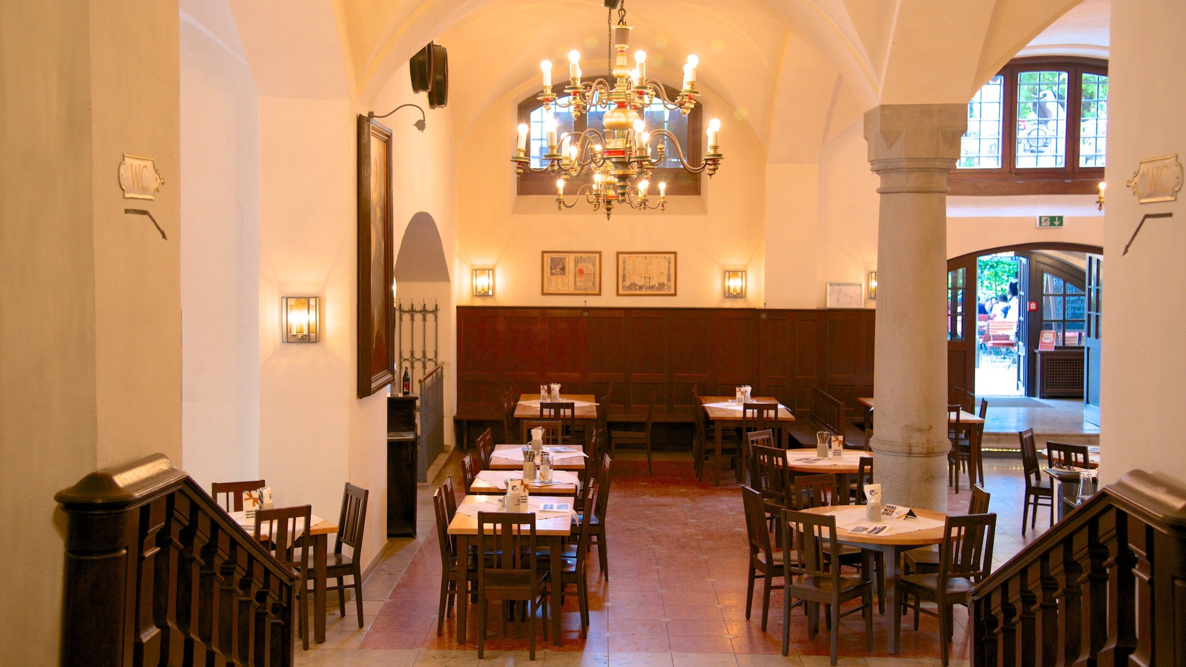 Lowenbrau som inkluderer innendørs og spise ute