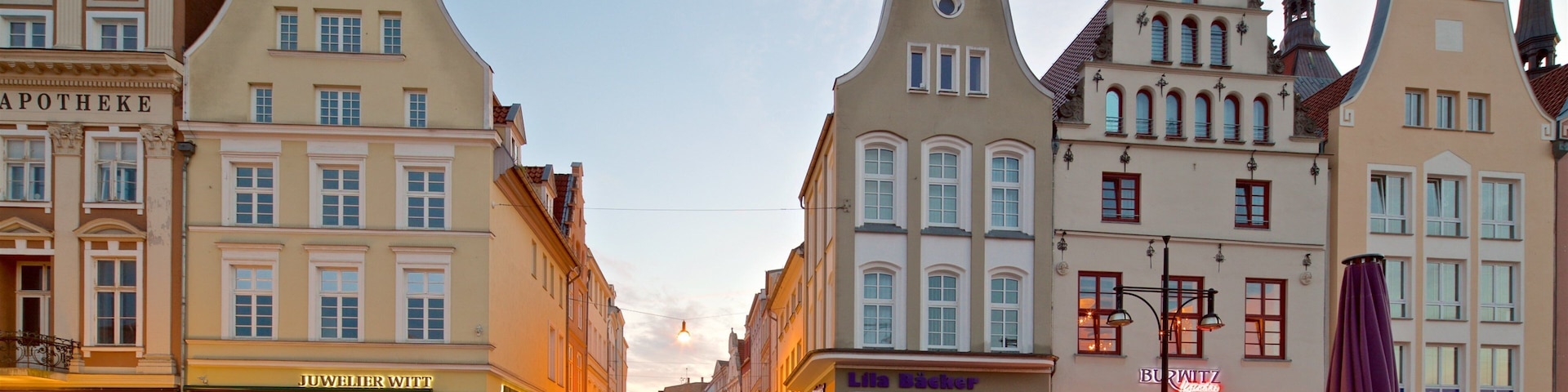 New Market showing heritage elements and a city