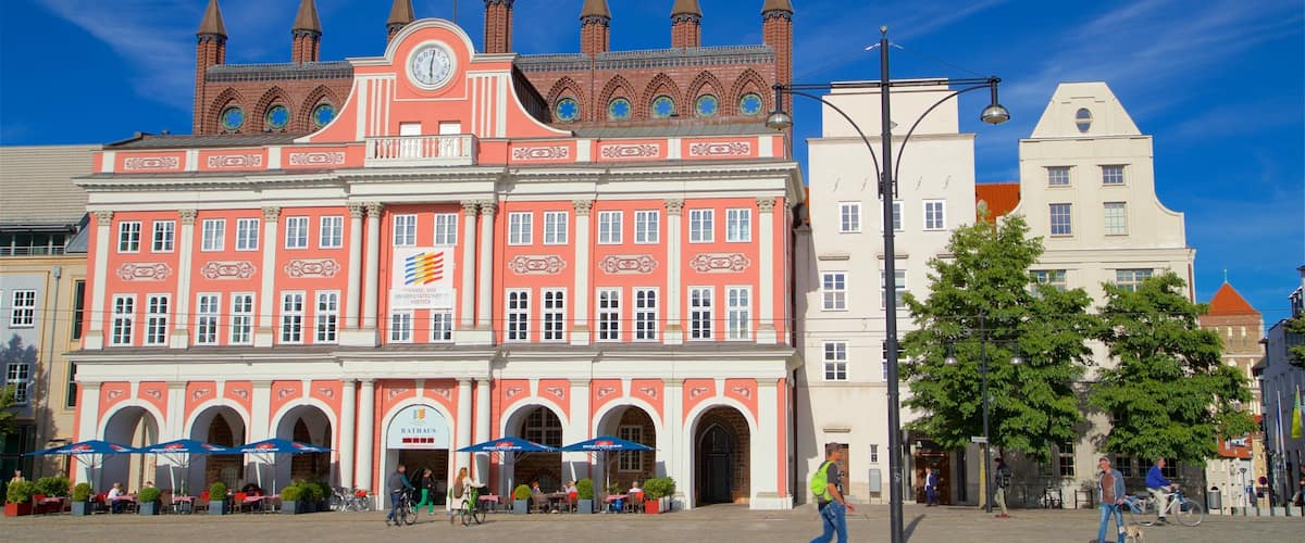 Rathaus das einen historische Architektur und Platz oder Plaza