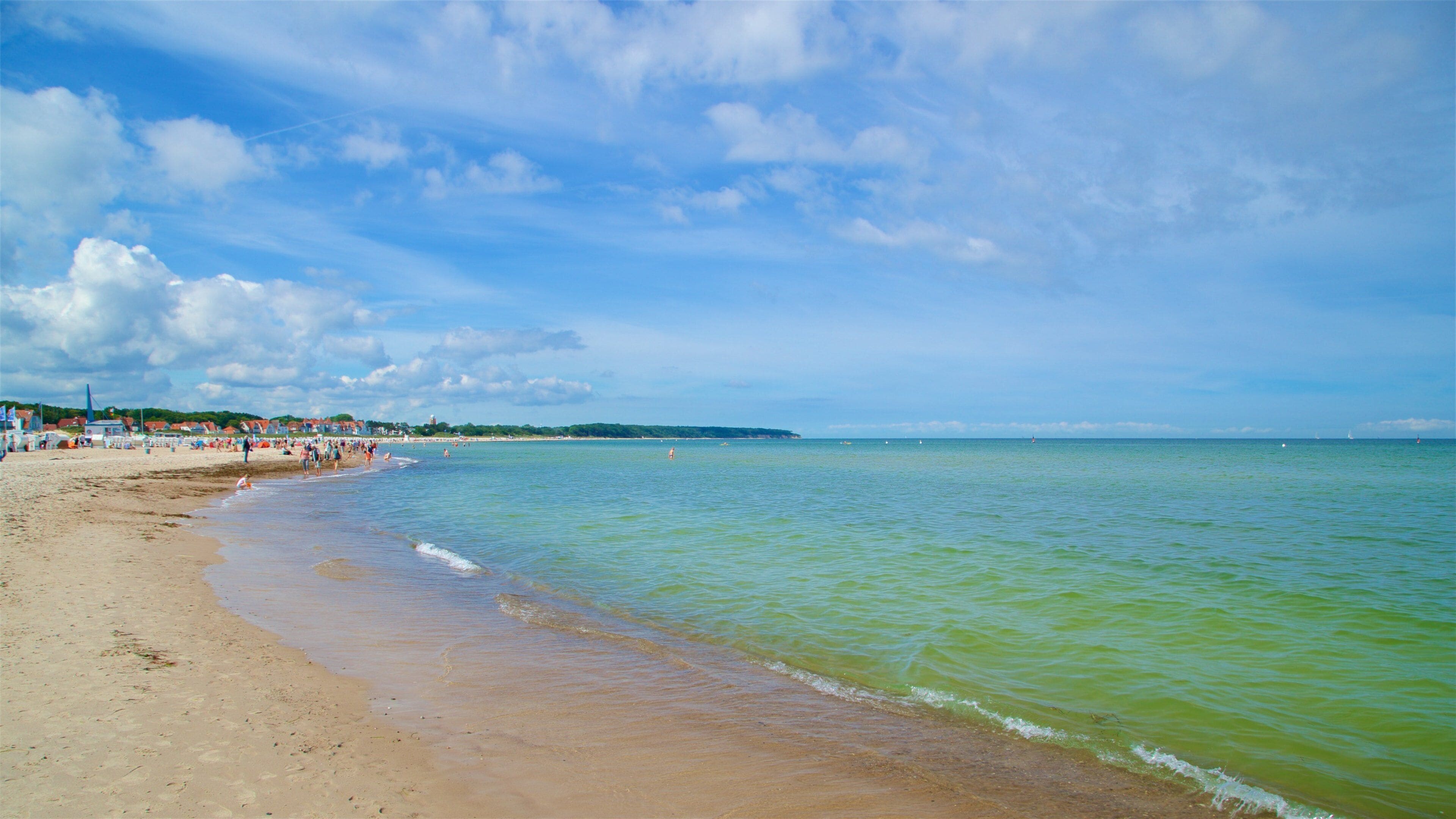 Warnemunde Beach which includes general coastal views and a beach