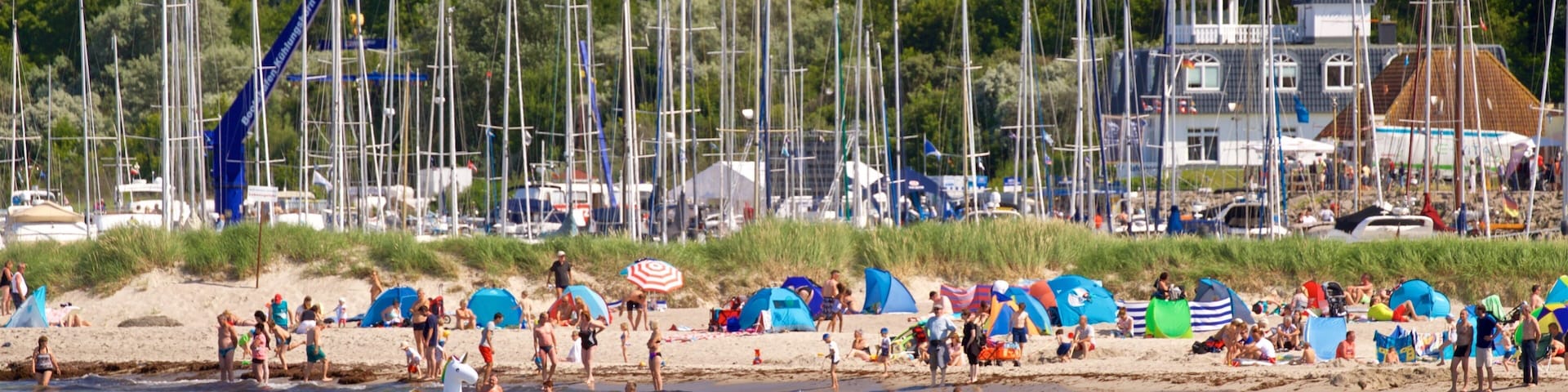 Playa de Kuehlungsborn ofreciendo una playa, natación y vista general a la costa