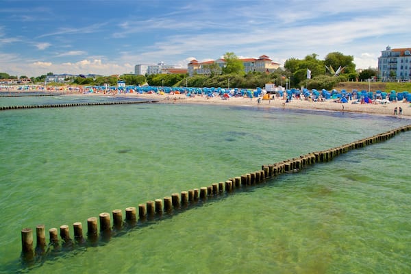 Plage de Kühlungsborn qui includes plage, ville côtière et vues littorales