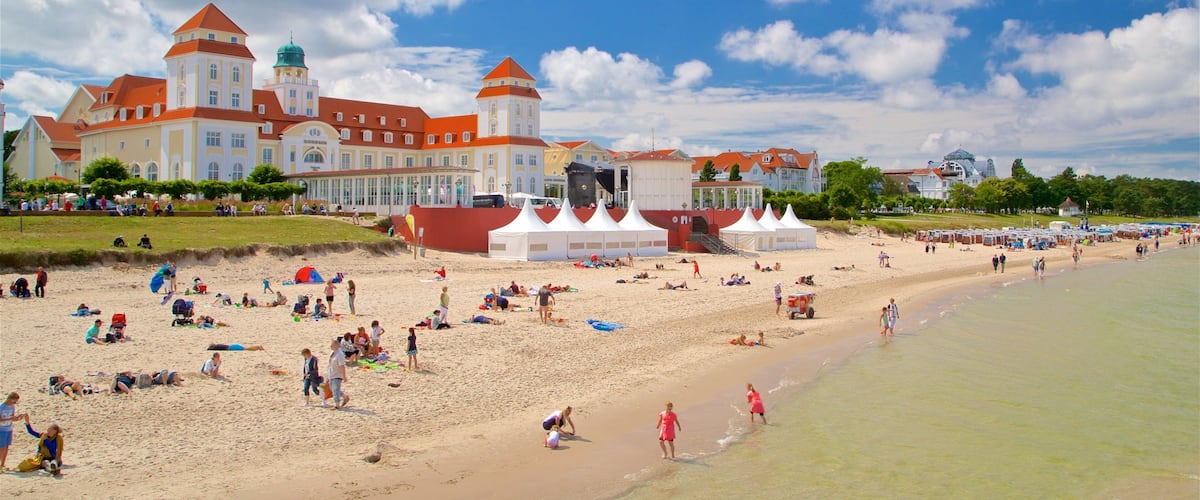Strand von Binz welches beinhaltet Hotel, allgemeine Küstenansicht und Strand
