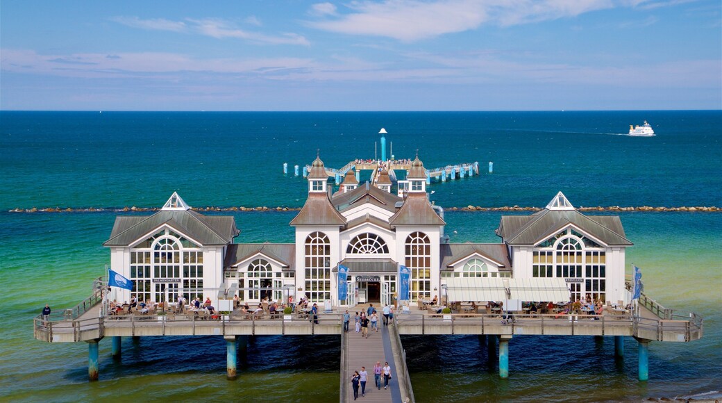 Sellin Pier featuring heritage architecture and general coastal views
