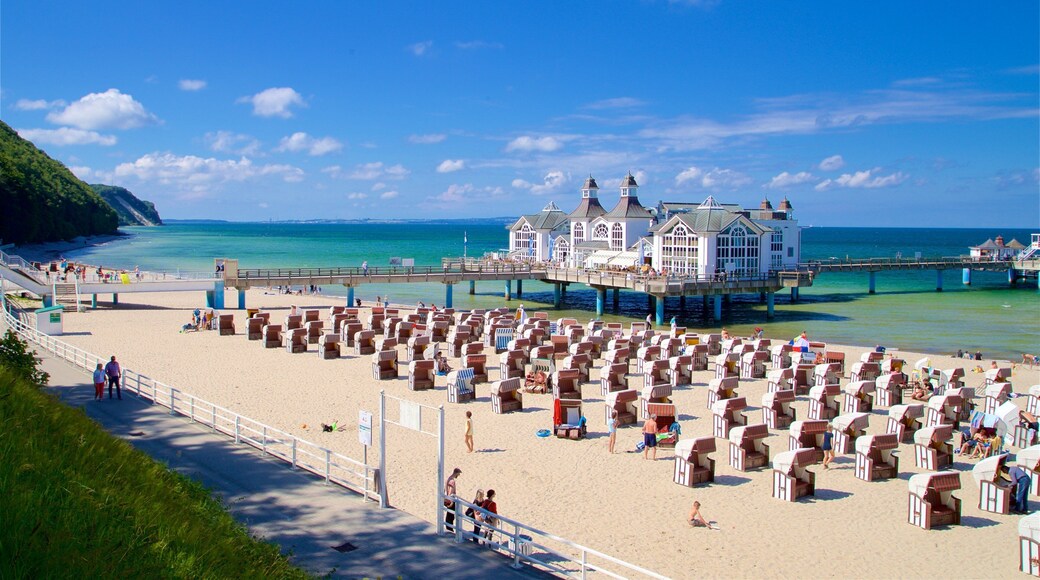 Sellin Pier which includes a beach and general coastal views
