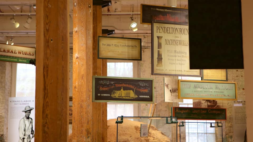 Segnaletica storica e documenti relativi alla fabbrica Augusta e alle aziende manifatturiere.