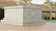 Un monumento commemorativo con iscrizioni per il reverendo Martin Luther King Jr. e Coretta Scott King.
