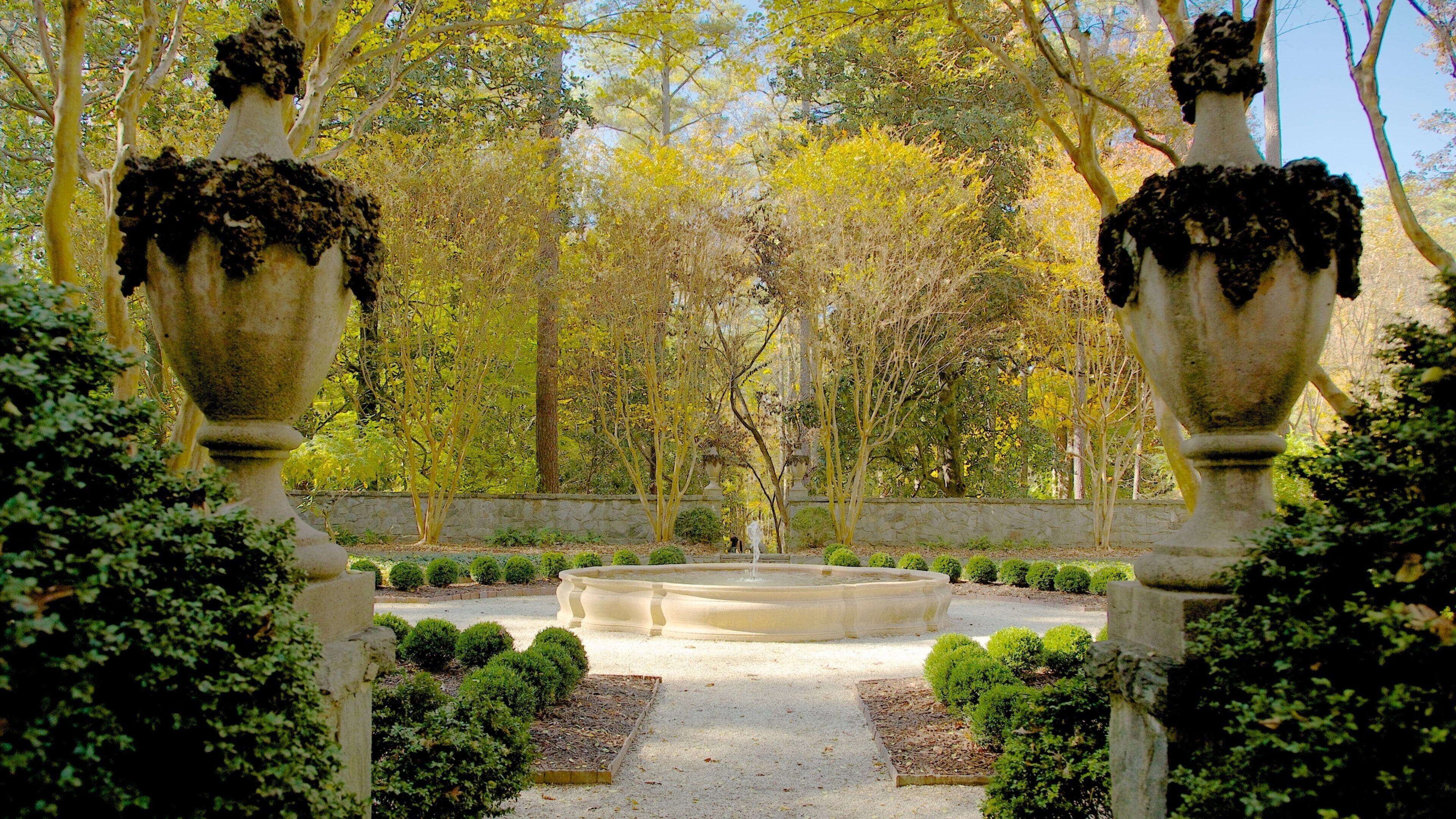 Atlanta History Center which includes a fountain, a garden and landscape views