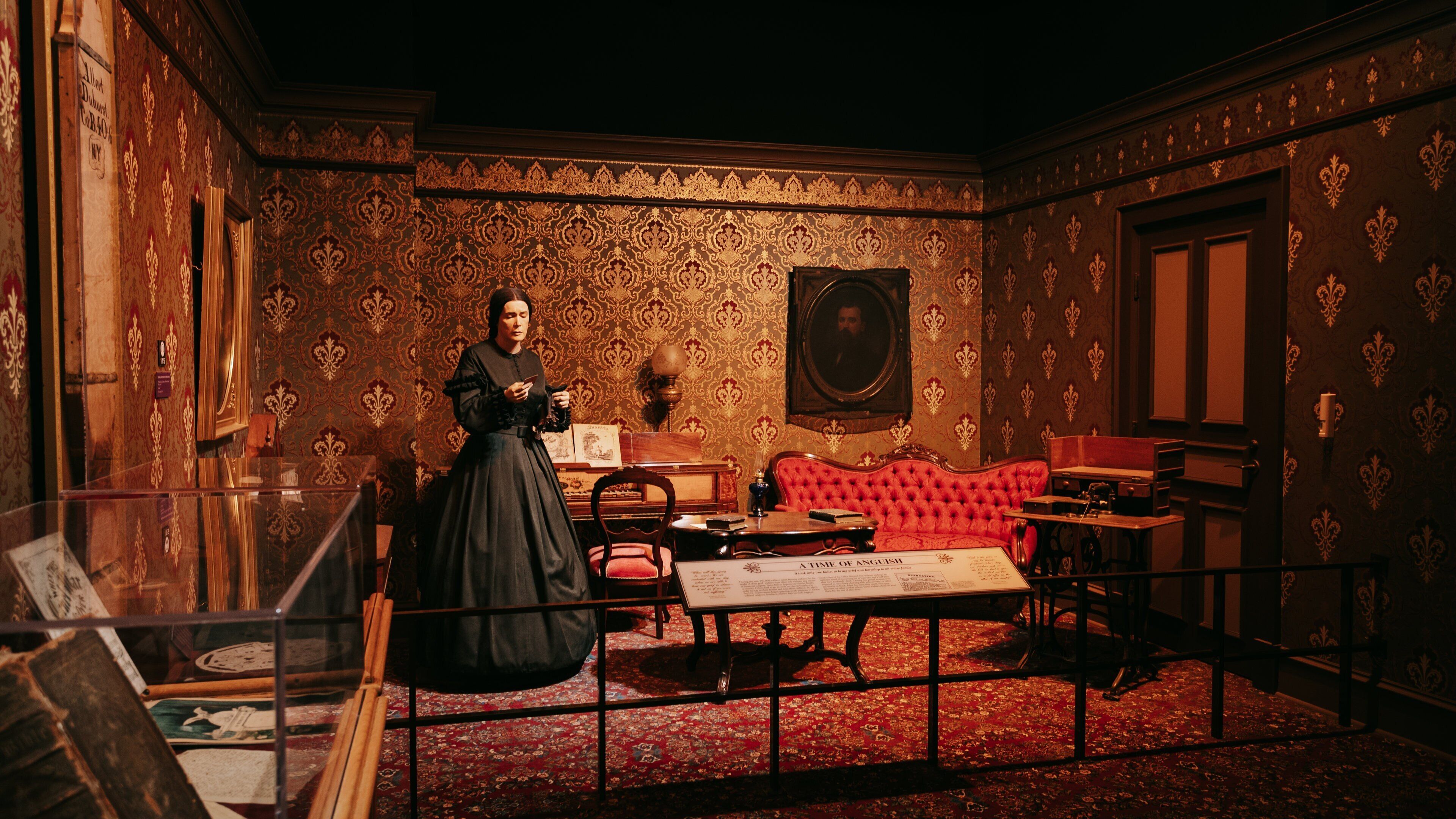 Atlanta History Center featuring heritage elements and interior views