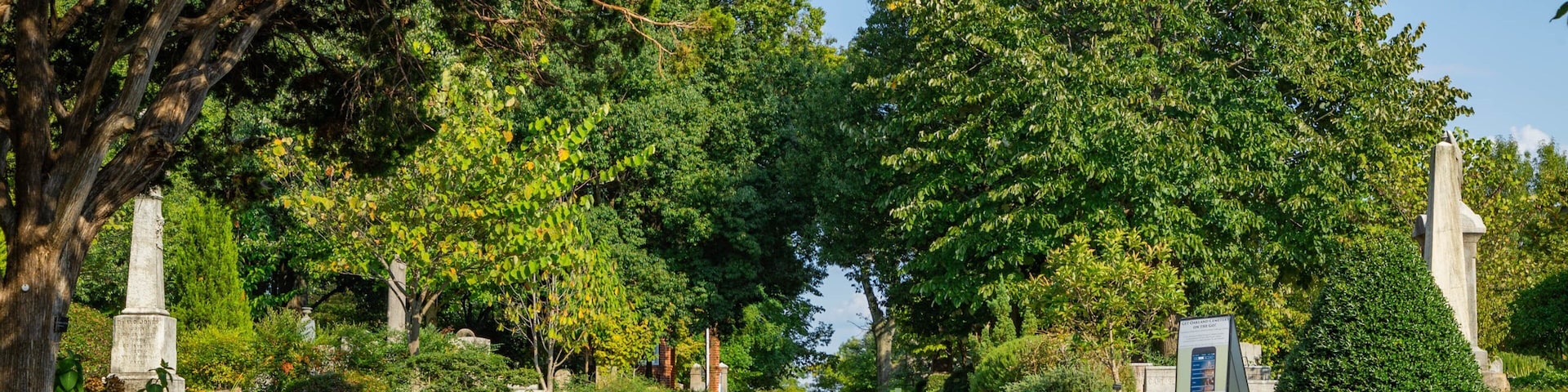 Oakland Cemetery featuring a garden