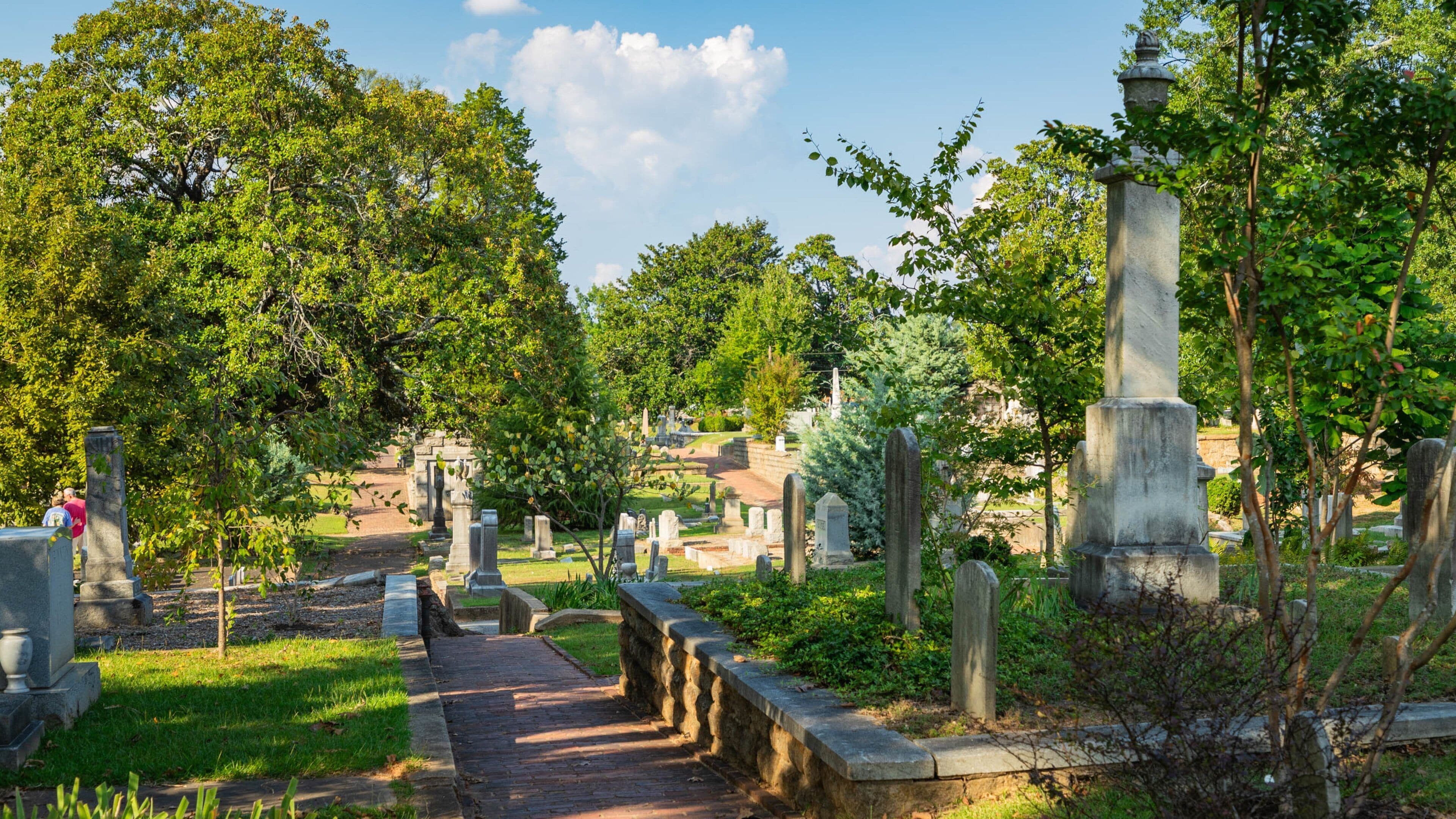 Oakland Cemetery featuring a cemetery