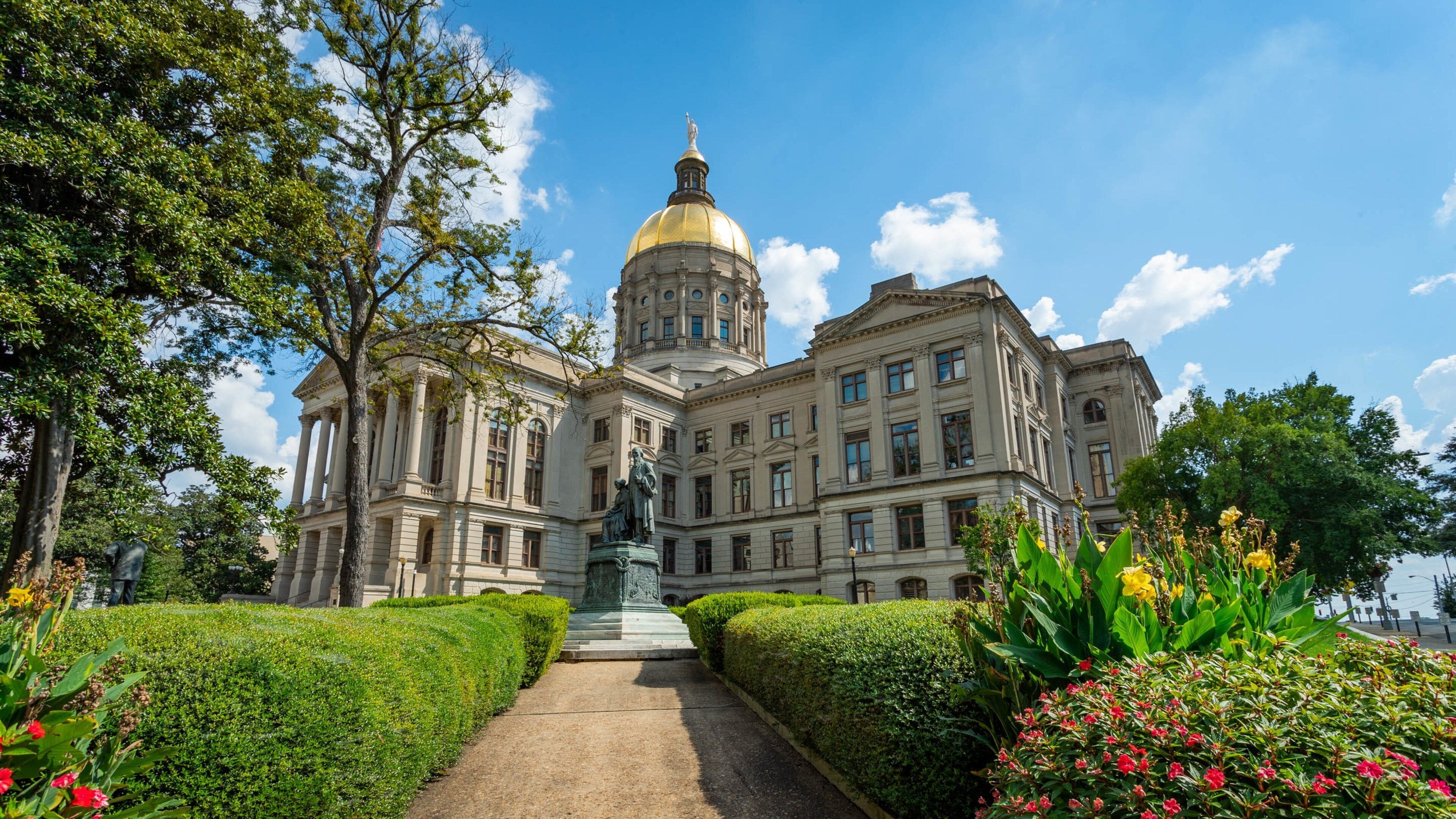 Georgia State Capitol showing a garden, flowers and heritage architecture
