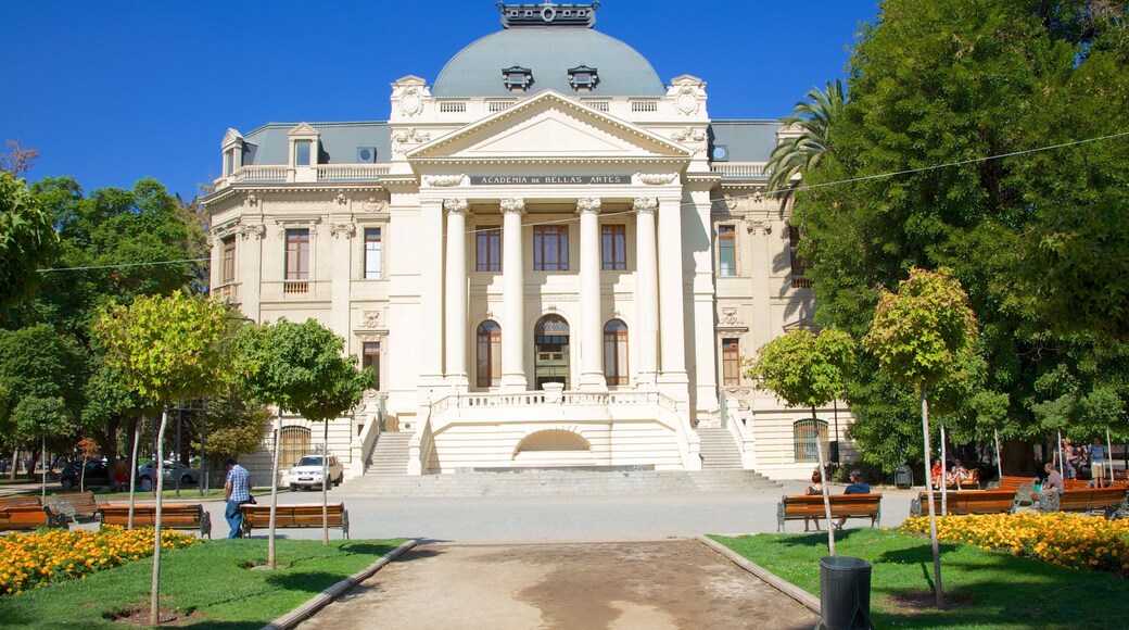 Museum of Contemporary Art showing a park