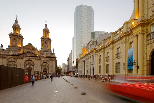 National History Museum mettant en vedette ville et scĂšnes de rue