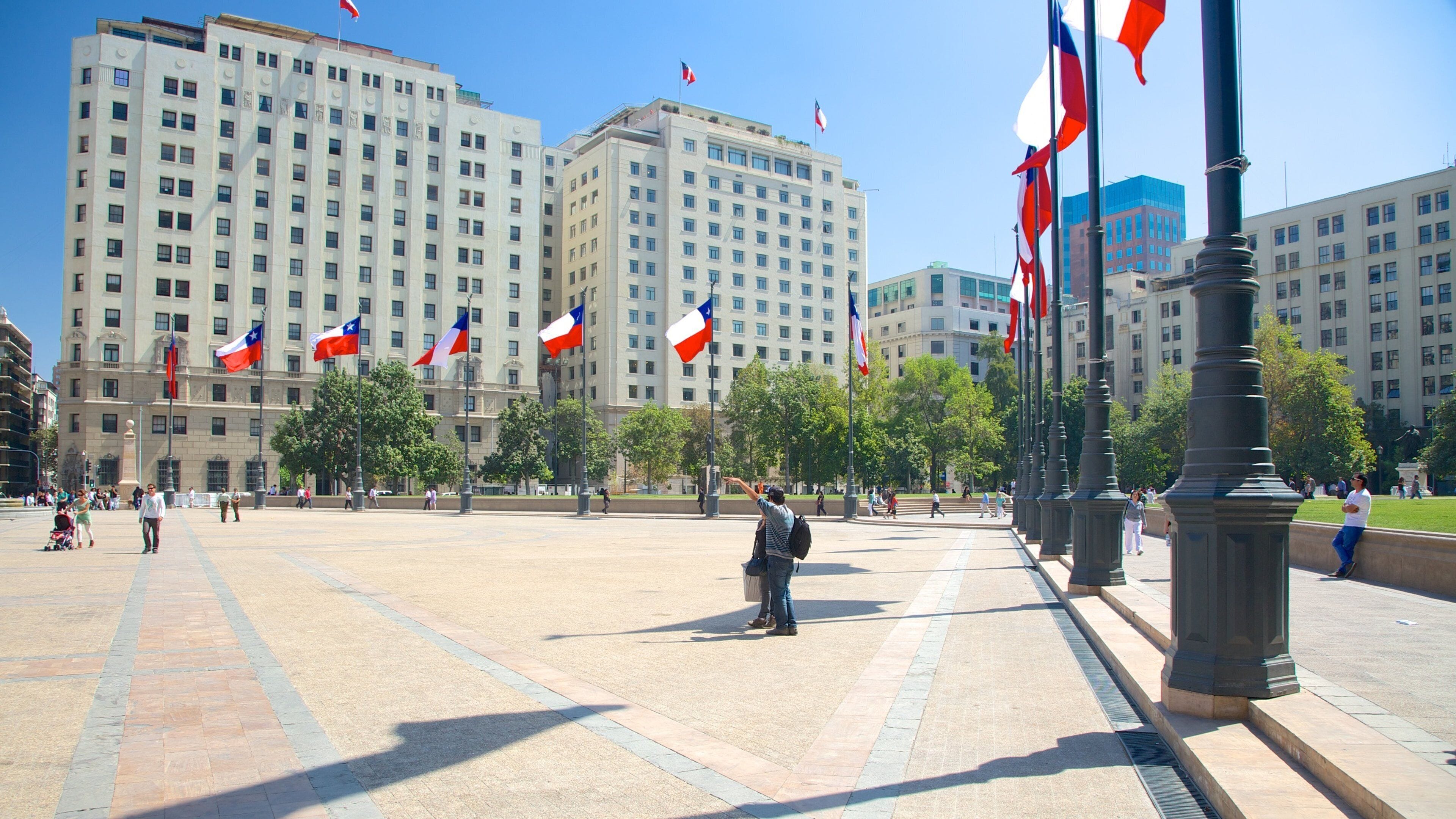 Palacio de la Moneda which includes a city and a square or plaza