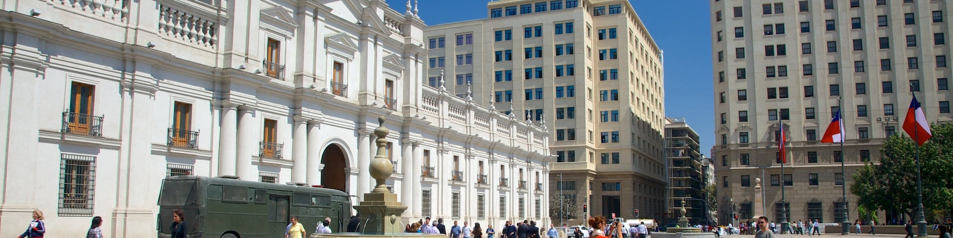 Santiago showing street scenes, heritage architecture and a square or plaza