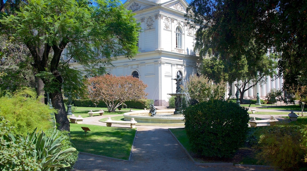 Tidligere Nationalkongres som viser en by, en administrativ bygning og en have