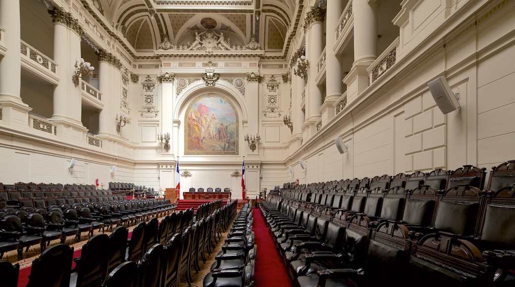 Tidligere Nationalkongres og byder på en administrativ bygning, interiør og historiske bygningsværker