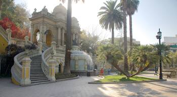 Santa Lucia Hill which includes street scenes, a park and château or palace