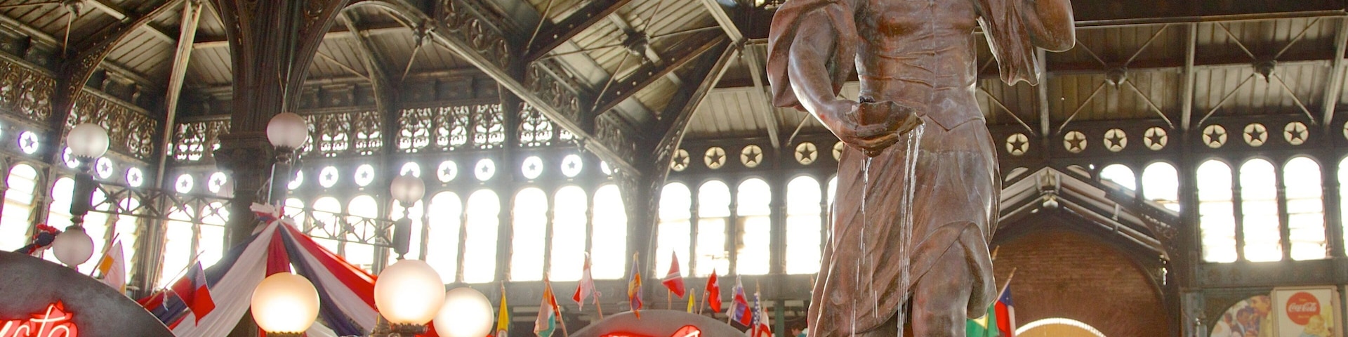 Mercado Central que incluye mercados, arte al aire libre y arte