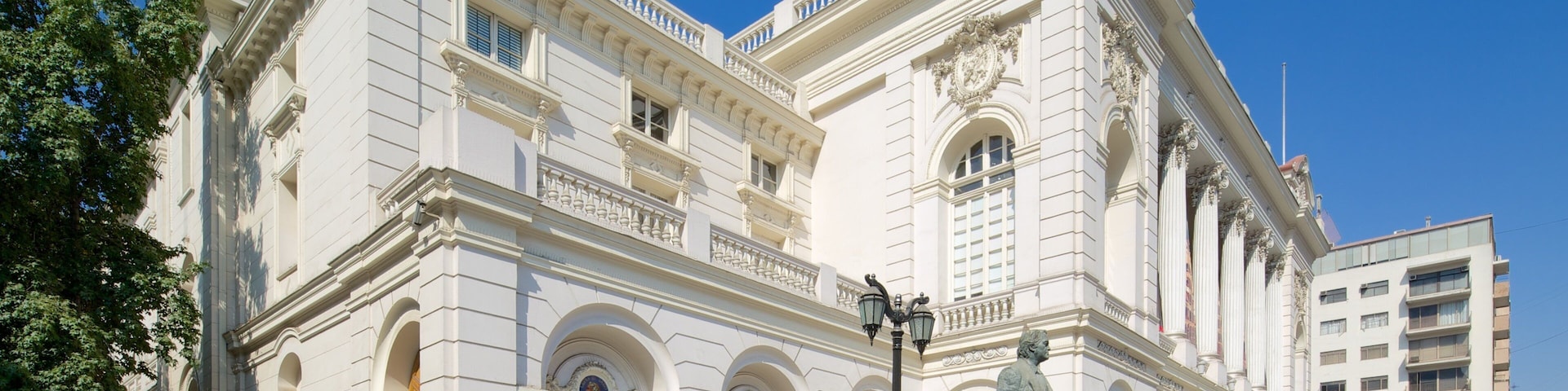 聖地牙哥市立劇院 设有 戲劇場景 和 遺跡建築