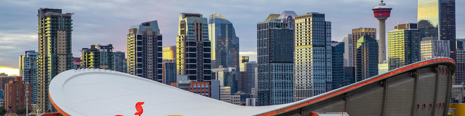 Scotiabank Saddledome showing landscape views, modern architecture and a city