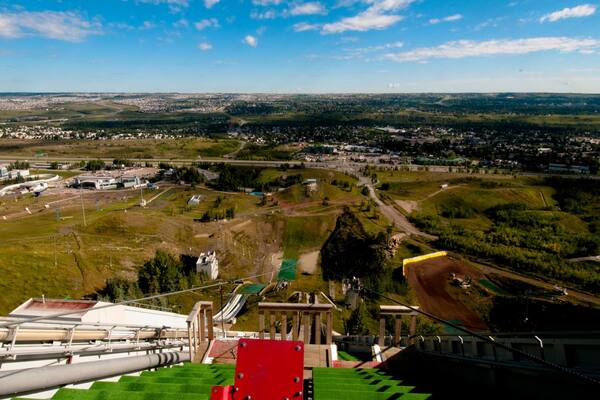 Parque Olímpico de Canadá mostrando vistas de paisajes y una ciudad