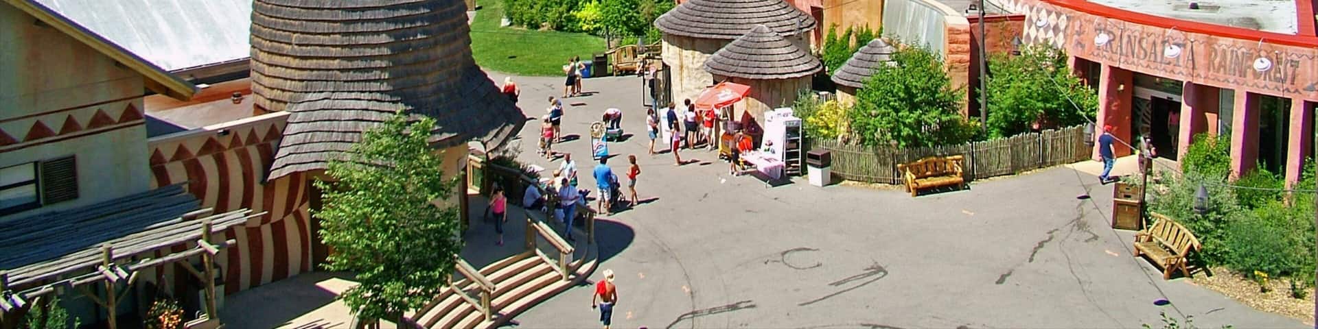 Zoo de Calgary mettant en vedette animaux de zoo, architecture moderne et ville