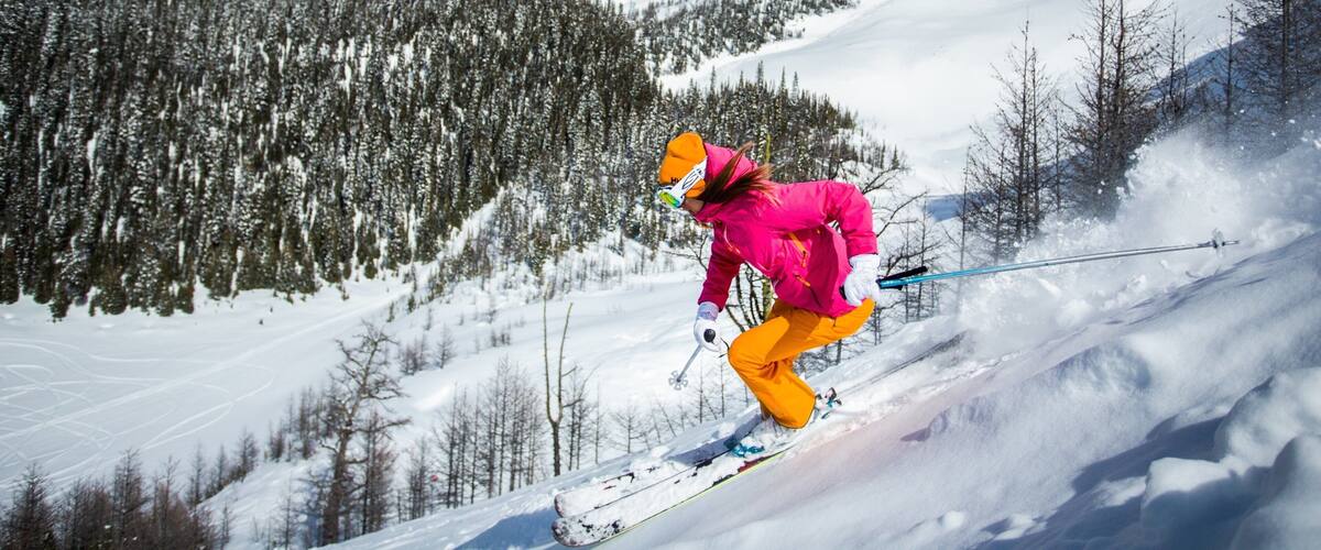 Sunshine Village trong đó bao gồm tuyết và trượt tuyết cũng như phụ nữ