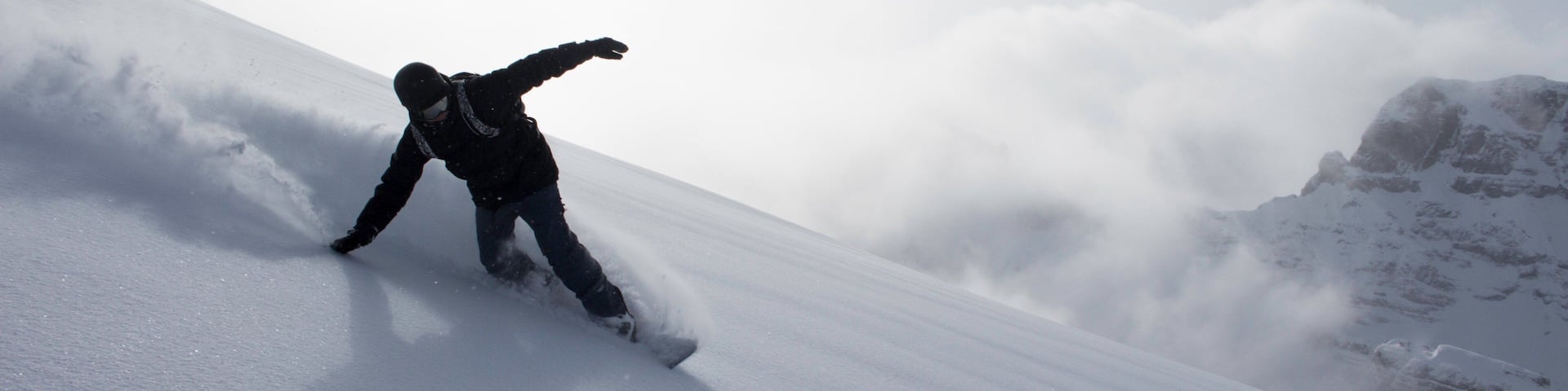 Sunshine Village featuring snow boarding and snow